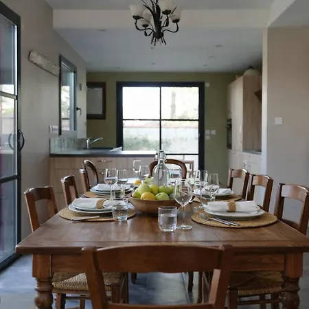 Vakantiehuis Grande Maison Jardin Clos 8 Personnes