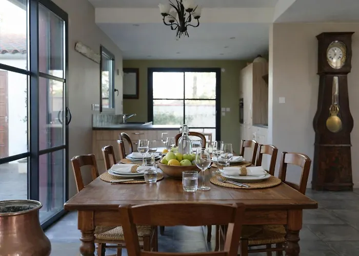 Holiday home Grande Maison Jardin Clos 8 Personnes