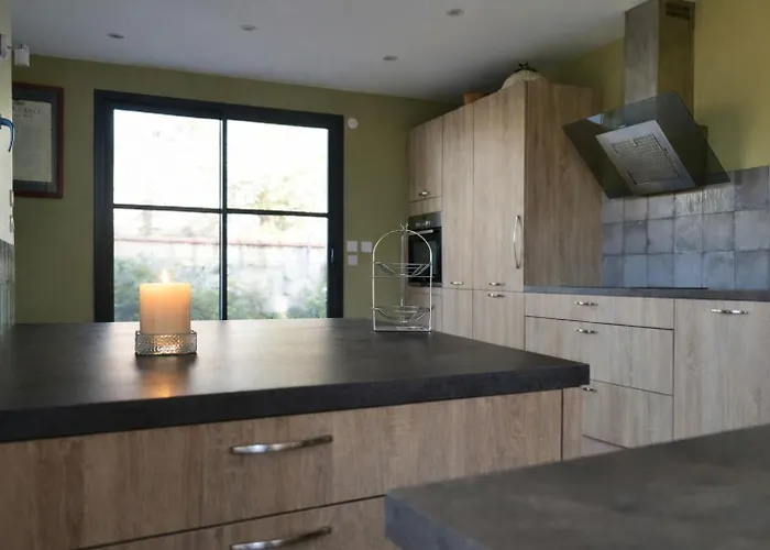 Holiday home Grande Maison Jardin Clos 8 Personnes *